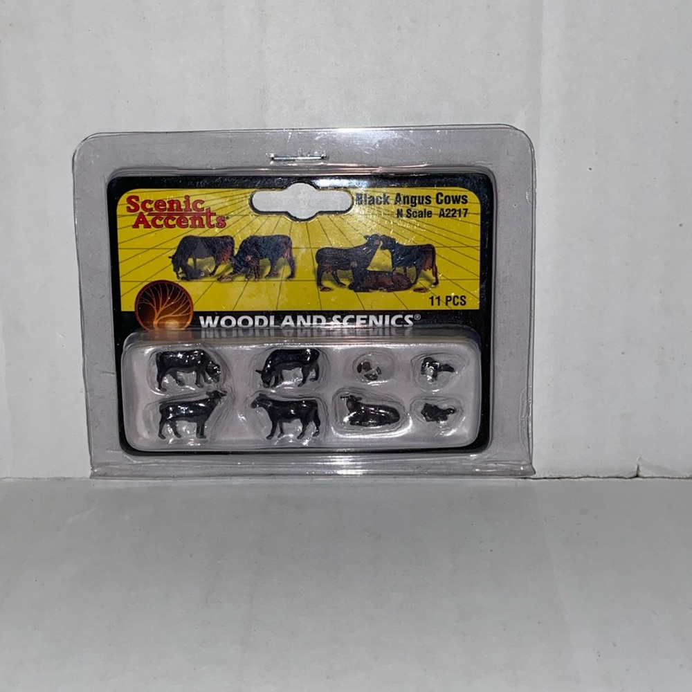 Woodland Scenics Scenic Accents 11 Piece Black Angus Cows Set N-Scale A2217
